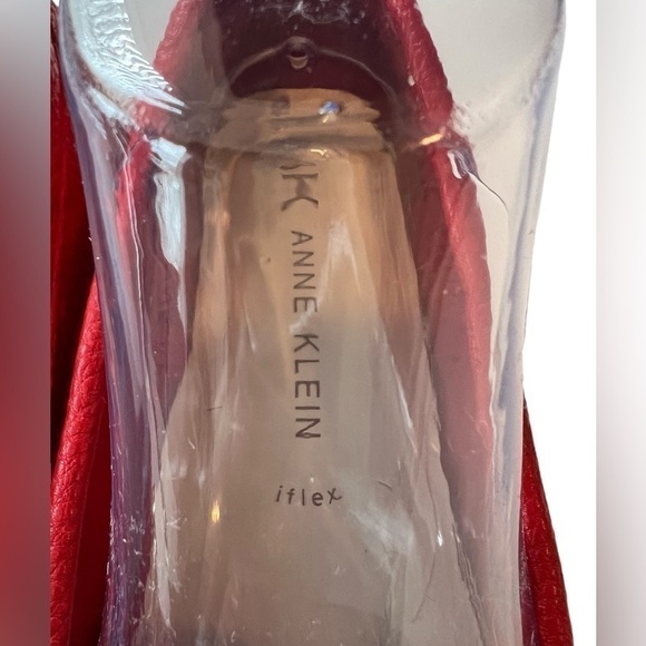 Red Anne Klein flats w/gold embellishment size 7.5W - Picture 3 of 7